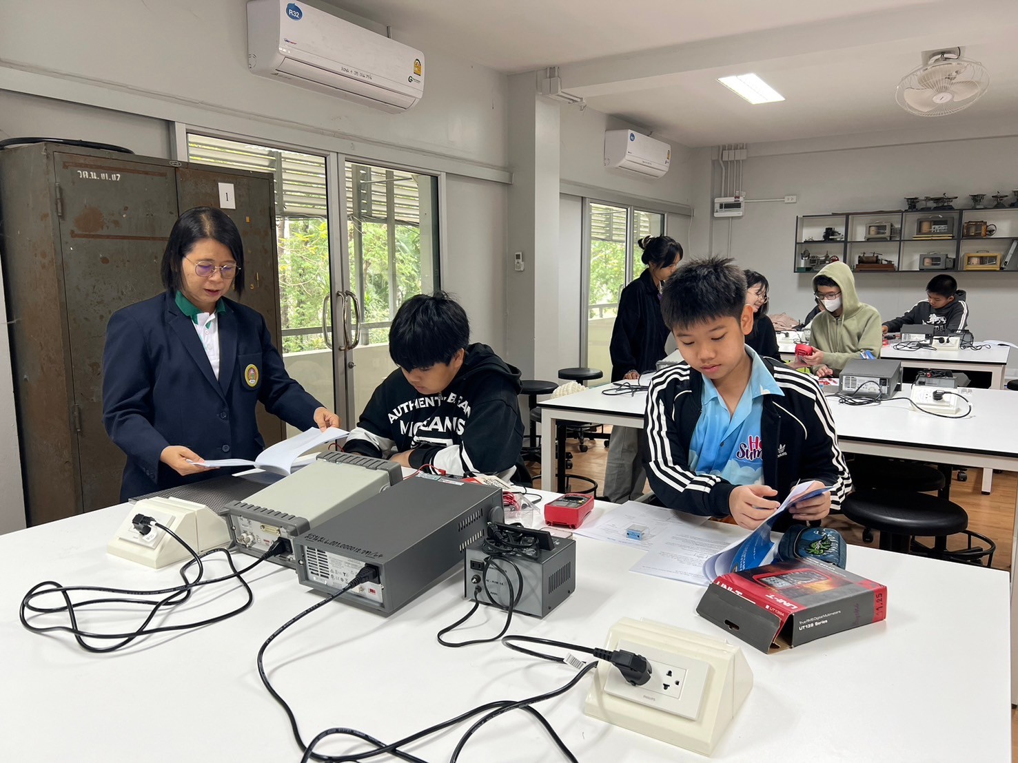 LINE_ALBUM_Upskill Physics_250114_130