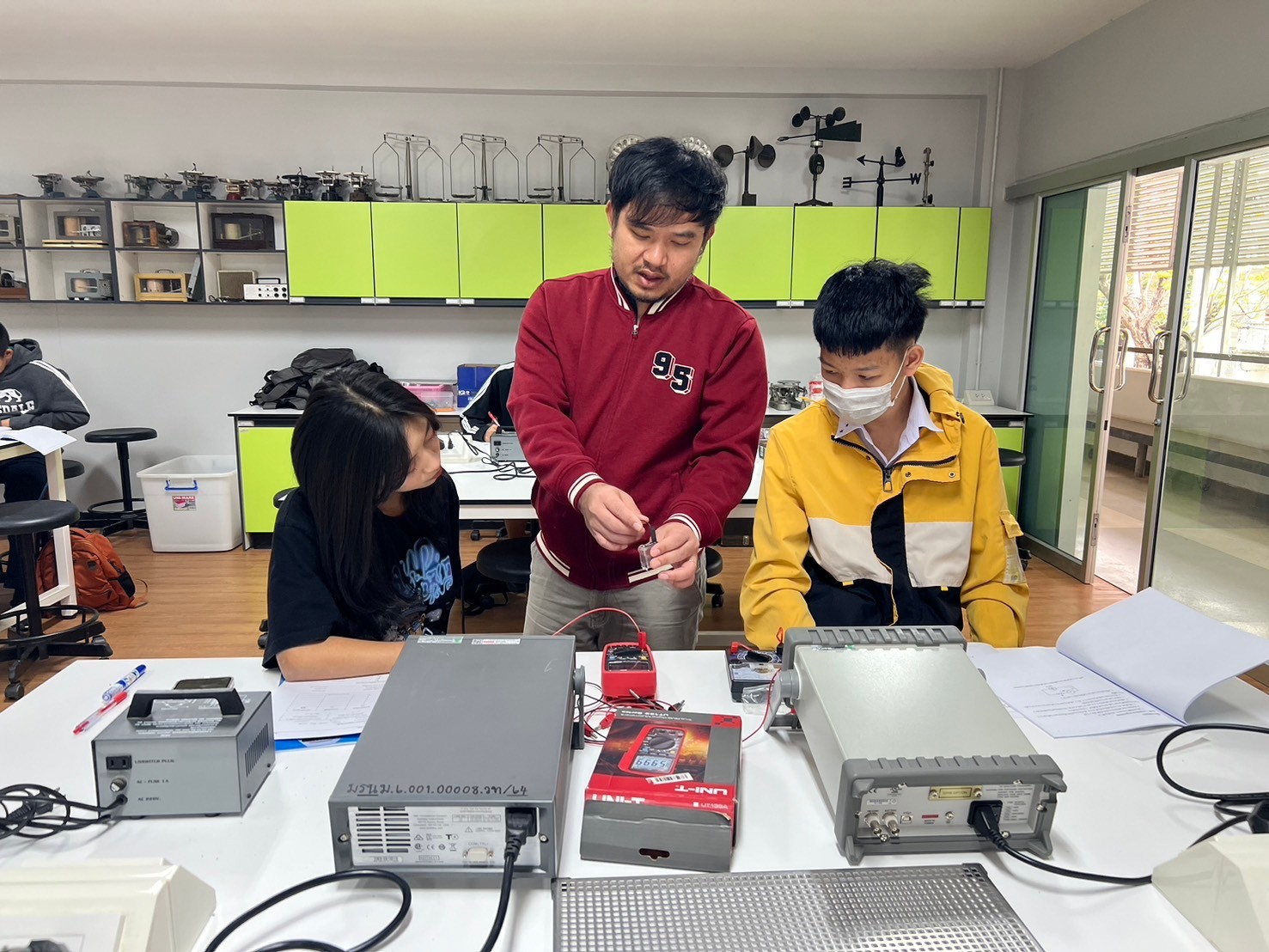 LINE_ALBUM_Upskill Physics_250114_136