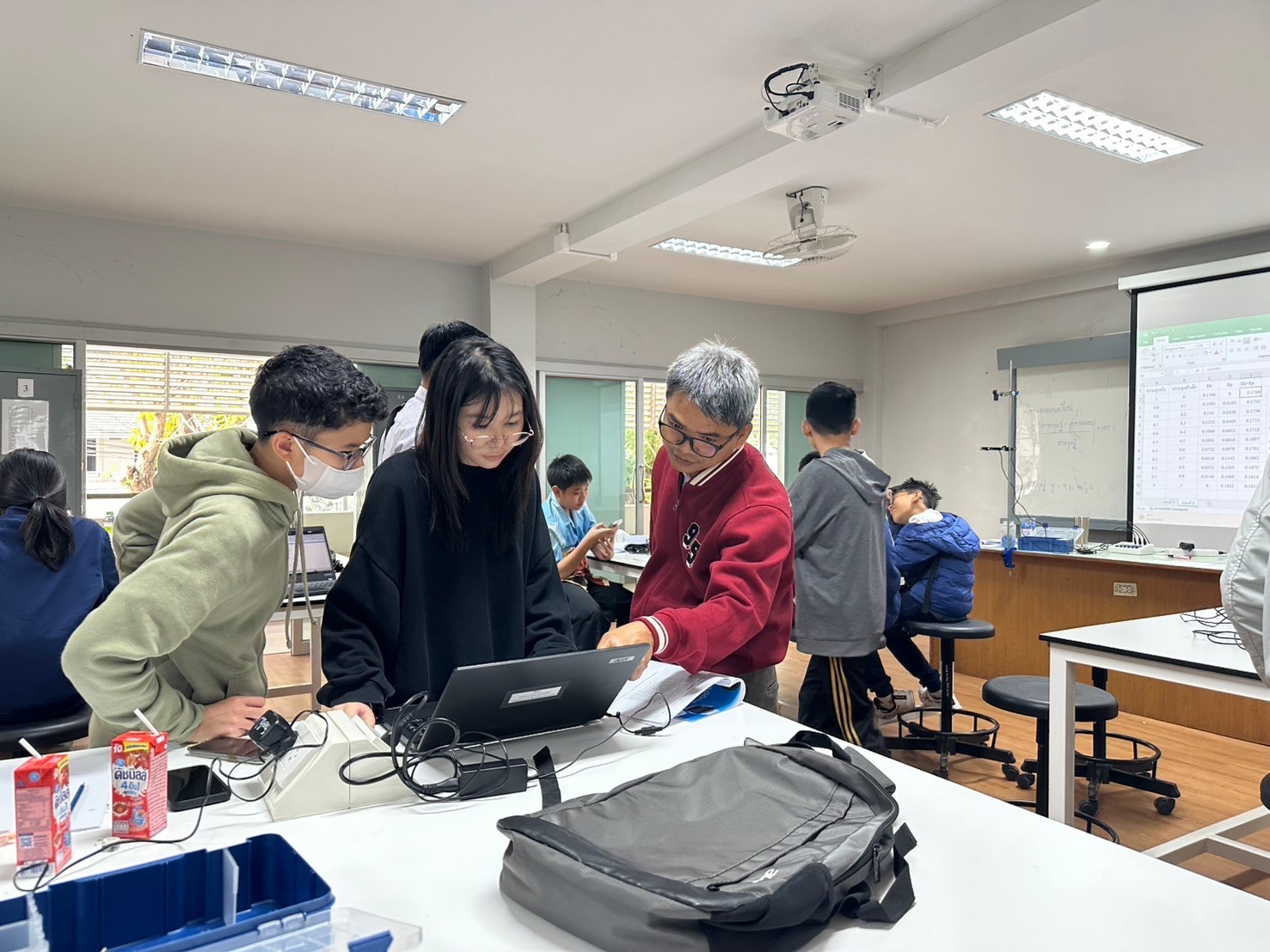 LINE_ALBUM_Upskill Physics_250114_239