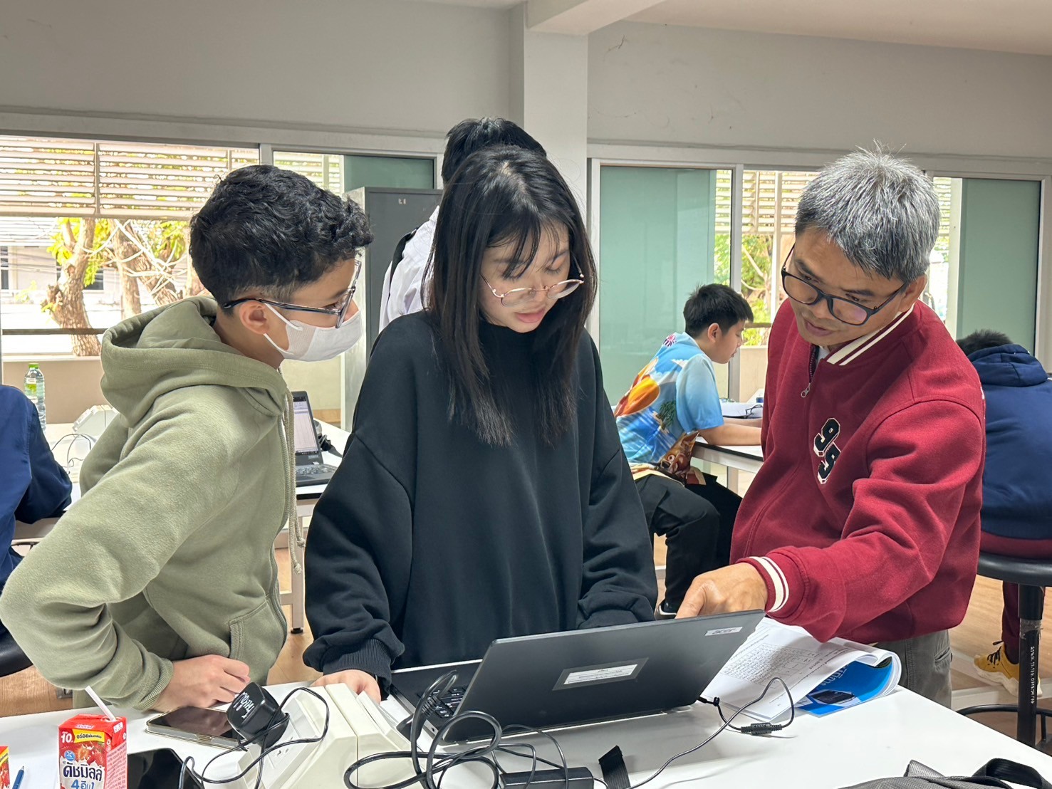 LINE_ALBUM_Upskill Physics_250114_240