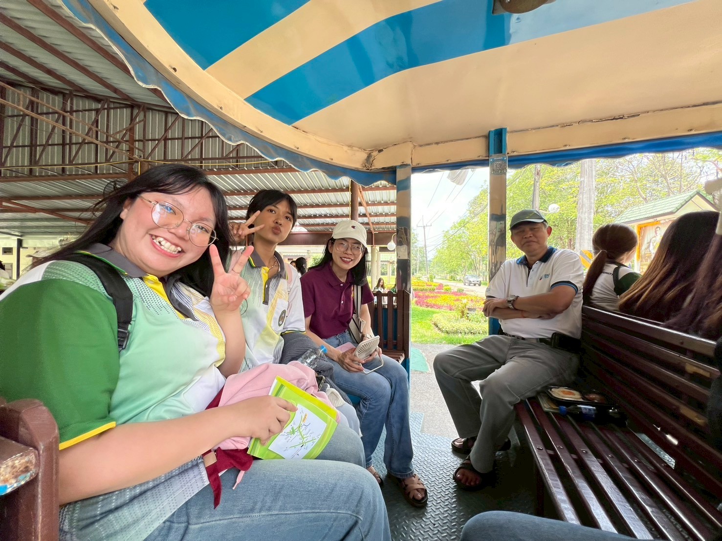 LINE_ALBUM_ศึกษาดูงาน ปี 3 2568_250424_198