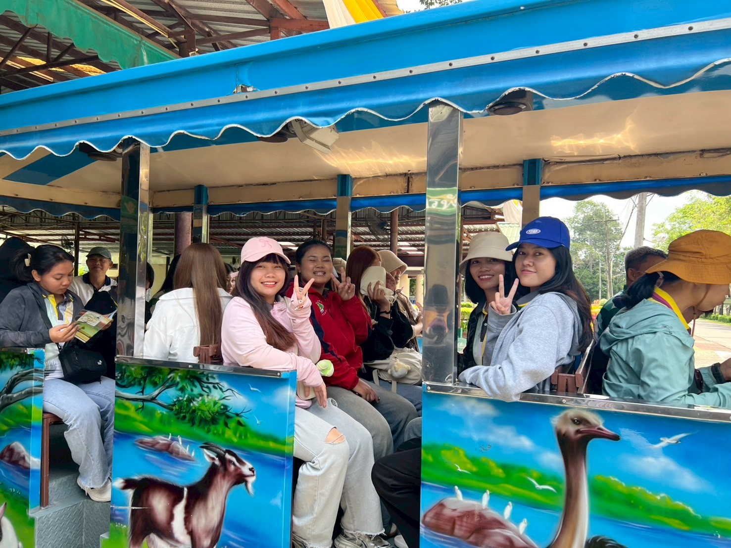 LINE_ALBUM_ศึกษาดูงาน ปี 3 2568_250424_231